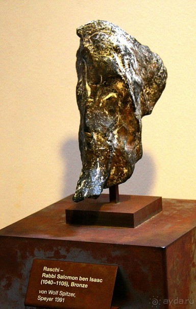 Альбом отзыва "Три кита Вормса"