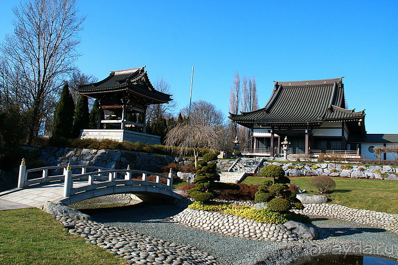 Дюссельдорфские витражи. Японский садик
