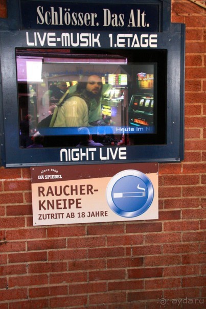 Дюссельдорфские витражи или мебель из церкви в ресторане Дэ Шпигель