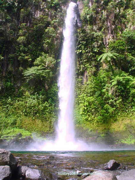 Водопад острова Танна (Вануату).