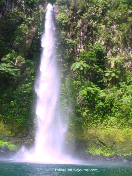 Водопад острова Танна (Вануату).