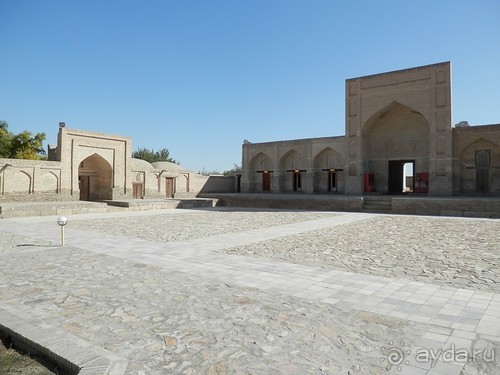 Парки, мавзолеи, рынки и музеи Бухары