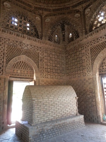 Парки, мавзолеи, рынки и музеи Бухары