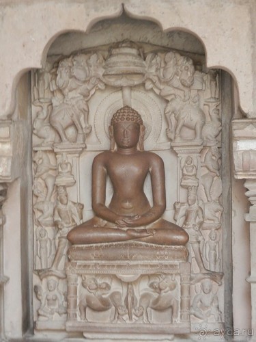 Джайнские храмы Кхаджурахо