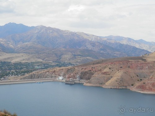 А Чимганские горы царят вдалеке и безумно прекрасны собою