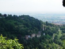 Бергамо - замок San Vigilio и холмы за городом