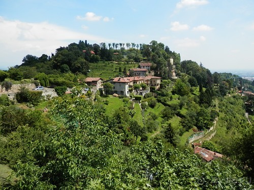Бергамо - замок San Vigilio и холмы за городом