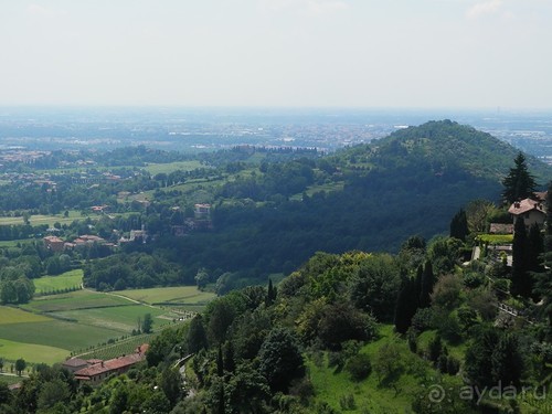 Бергамо - замок San Vigilio и холмы за городом