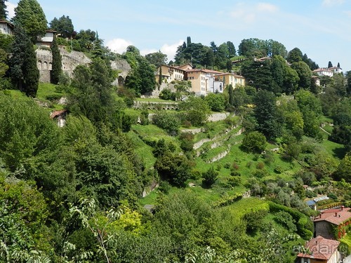Бергамо - замок San Vigilio и холмы за городом