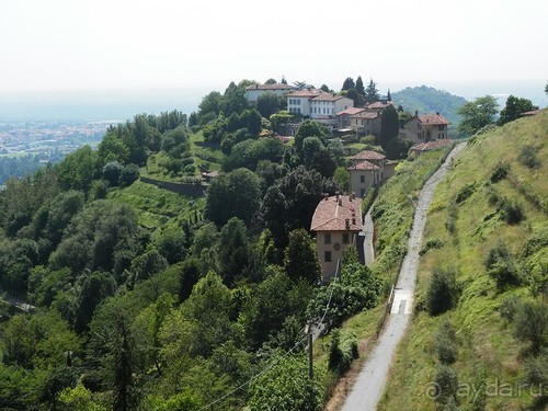 Бергамо - замок San Vigilio и холмы за городом