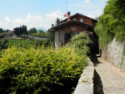 Бергамо - замок San Vigilio и холмы за городом
