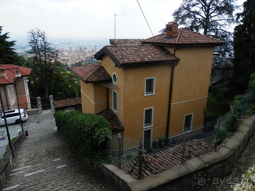 Бергамо - замок San Vigilio и холмы за городом