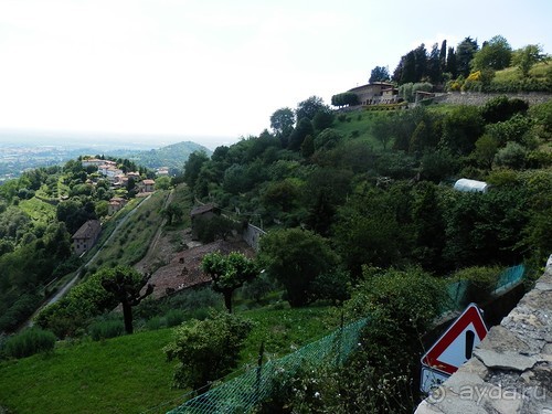 Бергамо - замок San Vigilio и холмы за городом