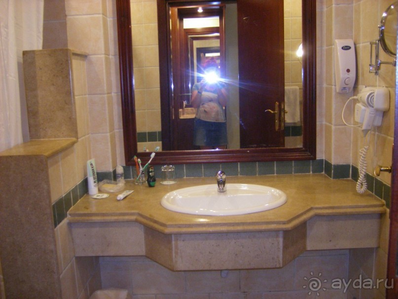 Отдых у бассейна.