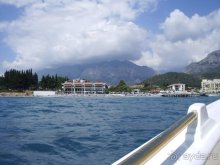 вид с моря на отель