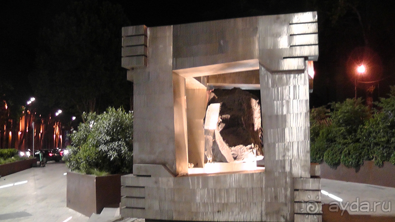 Грузия, Тбилиси. Попала в Грузию в карантин и я попала…Ночной Тбилиси, пл.Свободы и проспект Руставели.