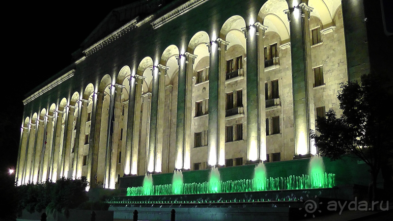 Грузия, Тбилиси. Попала в Грузию в карантин и я попала…Ночной Тбилиси, пл.Свободы и проспект Руставели.