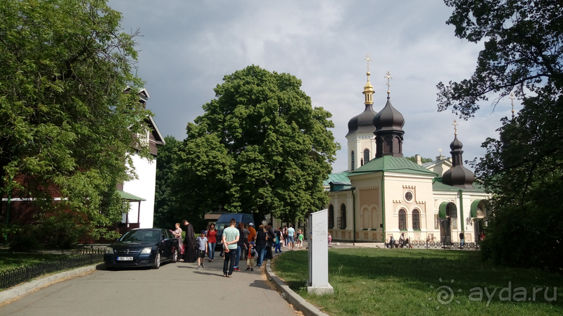 Киев, Ботанический сад. Весна-лето, осень-зима, а в середине Вечность! Вечность - Ионинского монастыря.