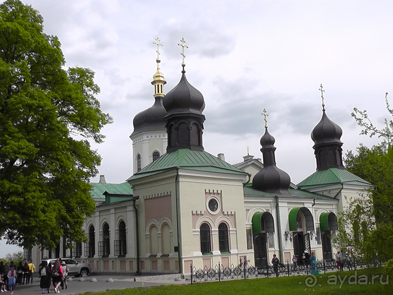 Киев, Ботанический сад. Весна-лето, осень-зима, а в середине Вечность! Вечность - Ионинского монастыря.