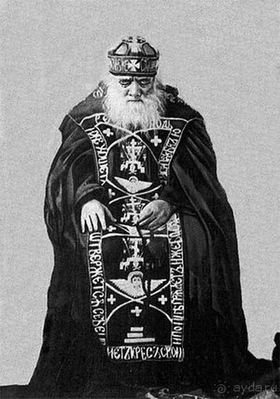 Киев, Ботанический сад. Весна-лето, осень-зима, а в середине Вечность! Вечность - Ионинского монастыря.