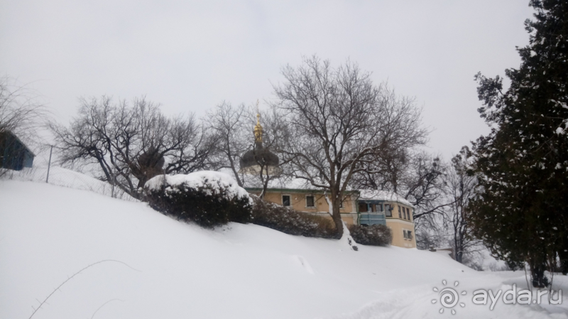 Киев, Ботанический сад. Весна-лето, осень-зима, а в середине Вечность! Вечность - Ионинского монастыря.