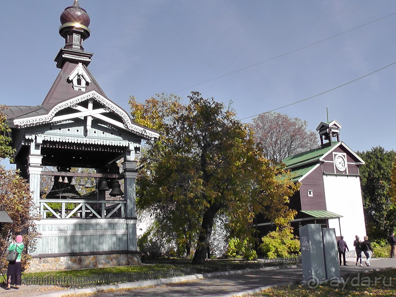 Киев, Ботанический сад. Весна-лето, осень-зима, а в середине Вечность! Вечность - Ионинского монастыря.