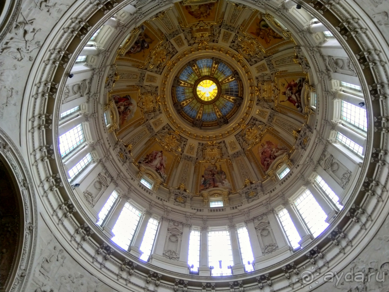 Берлин, Германия. Собор Берлинендом на Музейном острове.