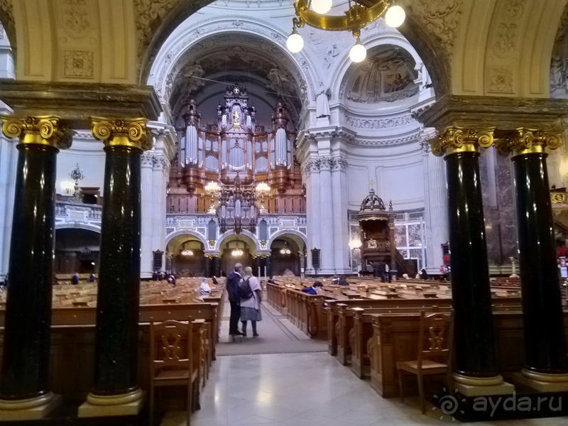 Берлин, Германия. Собор Берлинендом на Музейном острове.