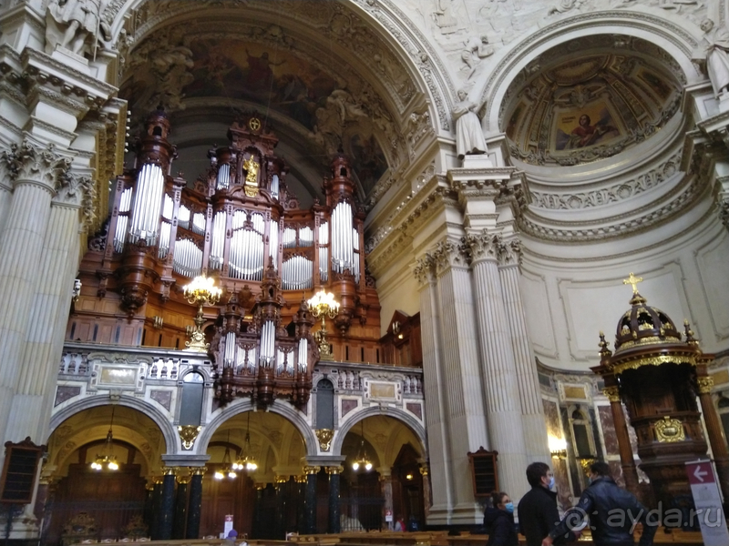 Берлин, Германия. Собор Берлинендом на Музейном острове.