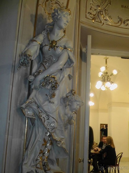 Прага - черный лебедь над Влтавой