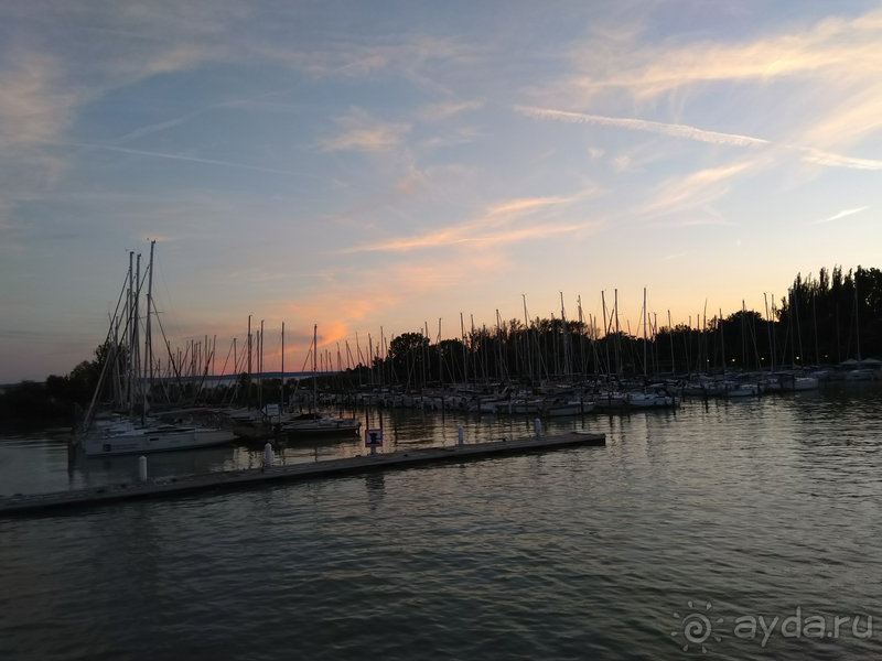 Балатон. Это Венгрия! И снова здрасти! Закат на озере.