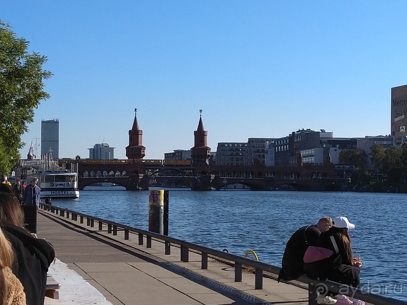 Берлин, Германия. Туристический кусочек Берлинской стены.