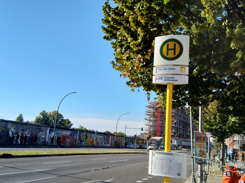 Берлин, Германия. Туристический кусочек Берлинской стены.