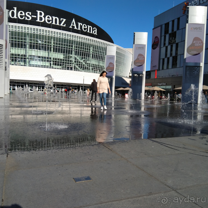 Берлин, Германия. Туристический кусочек Берлинской стены.