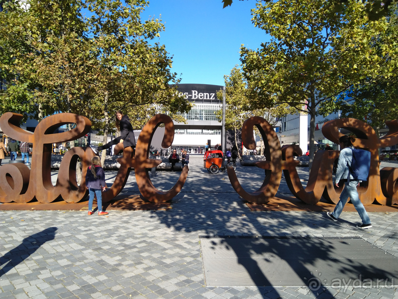 Берлин, Германия. Туристический кусочек Берлинской стены.