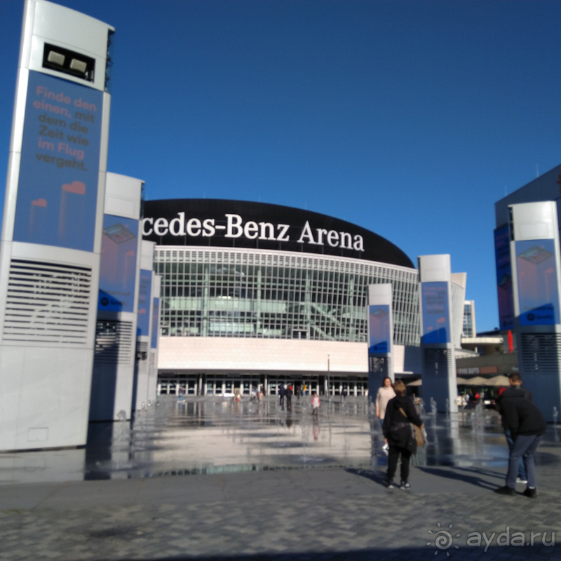 Берлин, Германия. Туристический кусочек Берлинской стены.