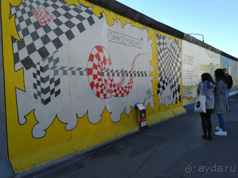 Берлин, Германия. Туристический кусочек Берлинской стены.