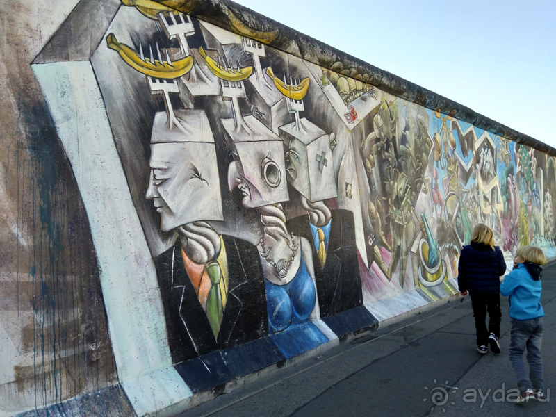 Берлин, Германия. Туристический кусочек Берлинской стены.