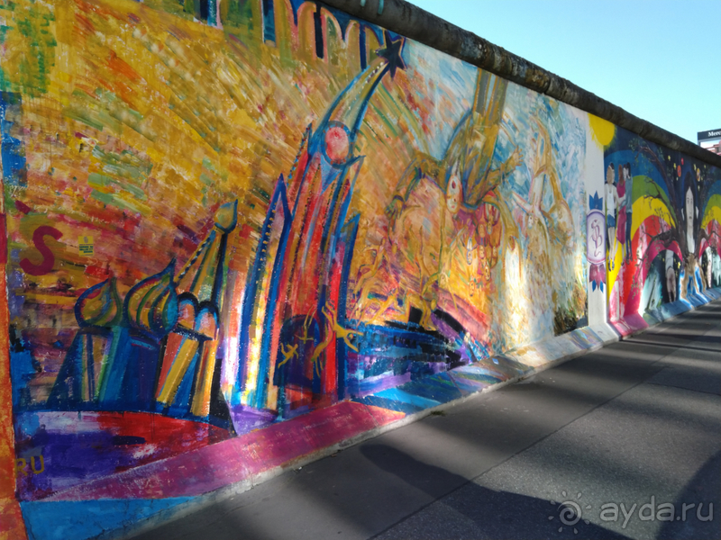 Берлин, Германия. Туристический кусочек Берлинской стены.