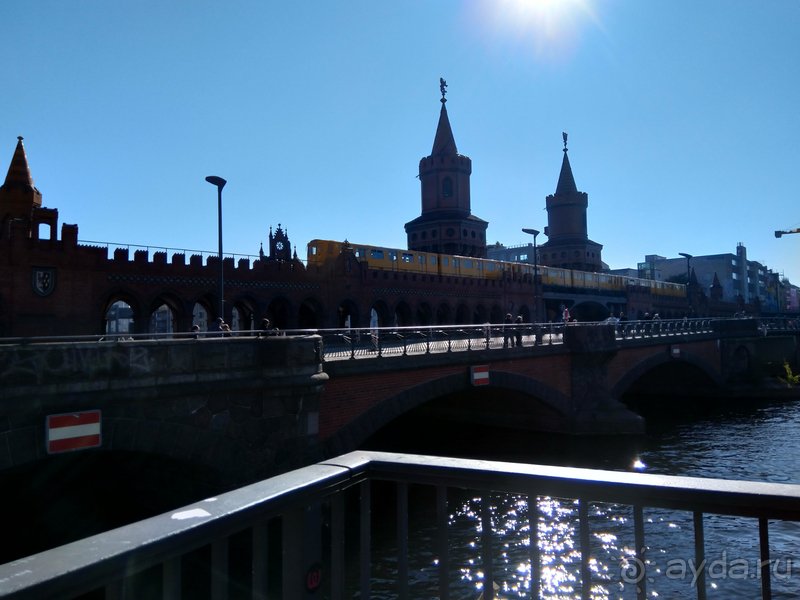 Берлин, Германия. Туристический кусочек Берлинской стены.