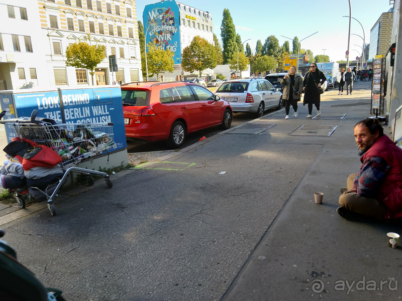 Берлин, Германия. Туристический кусочек Берлинской стены.
