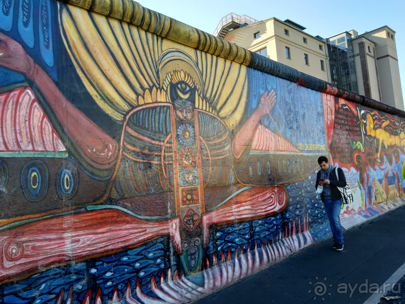 Берлин, Германия. Туристический кусочек Берлинской стены.