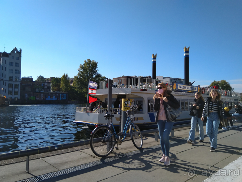 Берлин, Германия. Туристический кусочек Берлинской стены.