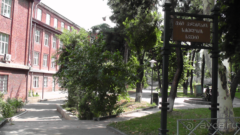 Грузия, Тбилиси. Попала в Грузию в карантин и я попала…Малоизвестные скверы, храм Тбилиси.