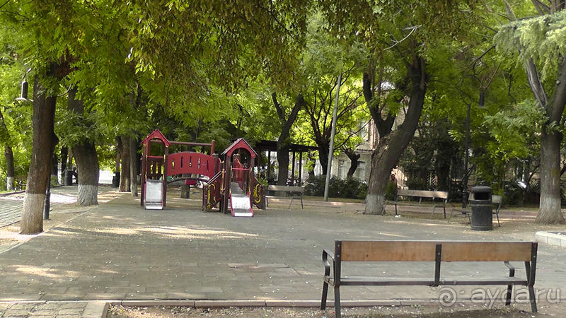 Грузия, Тбилиси. Попала в Грузию в карантин и я попала…Малоизвестные скверы, храм Тбилиси.