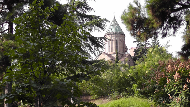 Грузия, Тбилиси. Попала в Грузию в карантин и я попала…Малоизвестные скверы, храм Тбилиси.