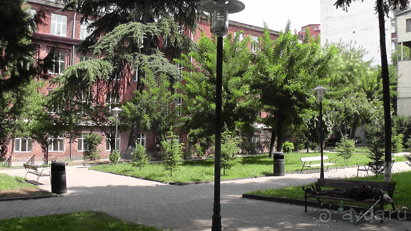 Грузия, Тбилиси. Попала в Грузию в карантин и я попала…Малоизвестные скверы, храм Тбилиси.