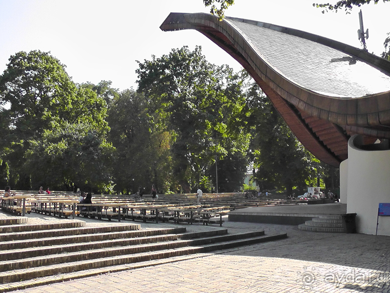 г.Киев, Городской парк – переплетение любви, спорта и музыки.