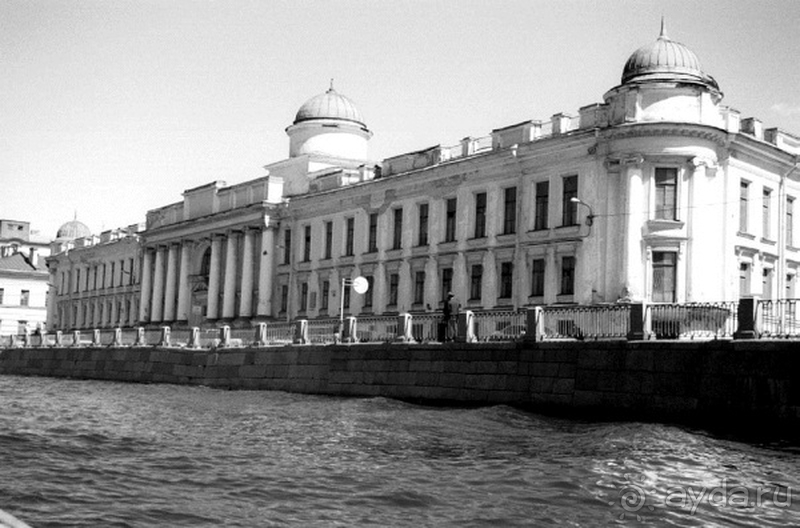 Санкт-Петербург, Россия. От «Авроры» назад по Фонтанке.