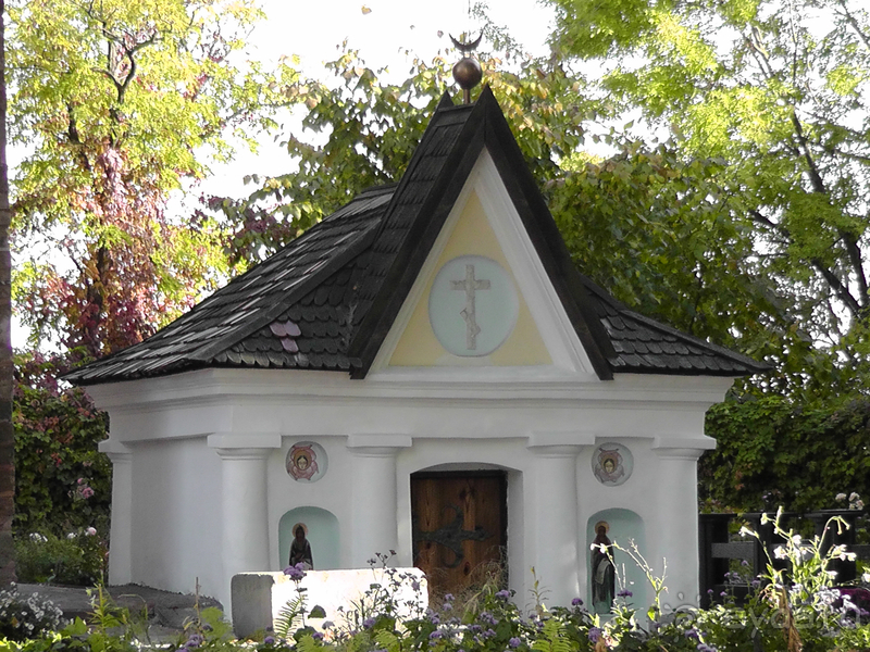 Киев, Ботанический сад. Весна-лето, осень-зима, а в середине Вечность! Вечность - Выдубицкого монастыря.